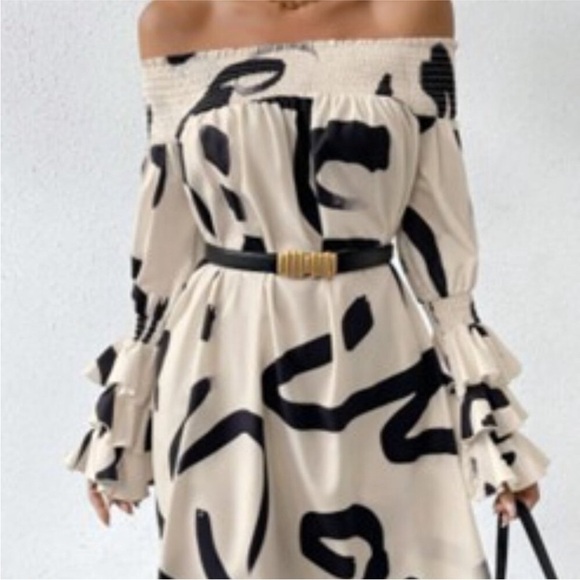 chicme Dresses & Skirts - 🌟3/$20🌟 Graphic black and cream Print Off Shoulder Layered Sleeve Dres